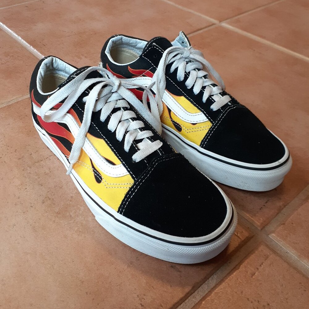 Van's Men's Size 7 (Women's 8.5) Old Skool Flame Sneakers